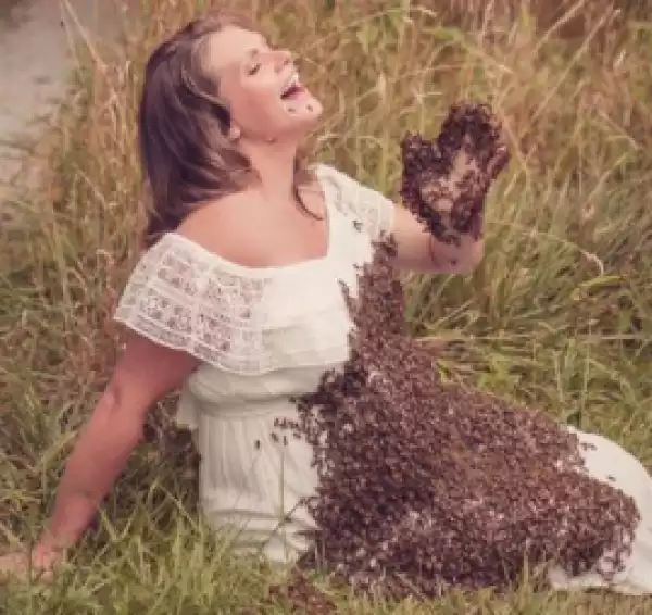Pregnant Woman Poses For Maternity Shoot With 20,000 Live Bees (Photos)